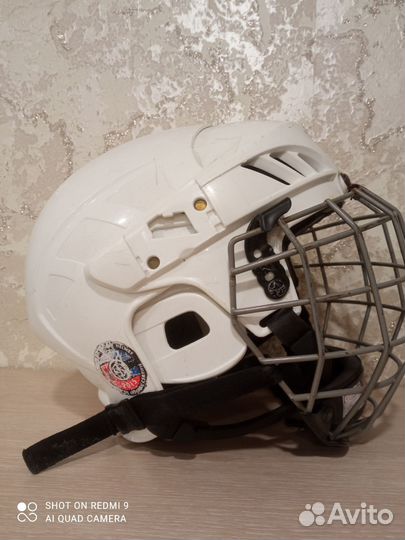Хоккейный шлем
