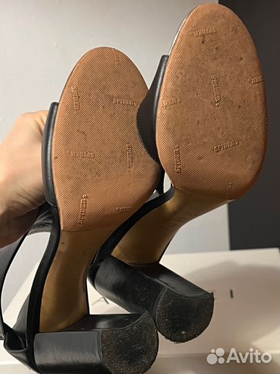 Босоножки на высоком каблуке 40