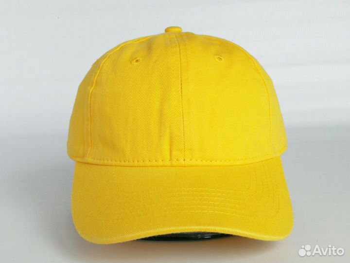 Классическая бейсболка желтого цвета