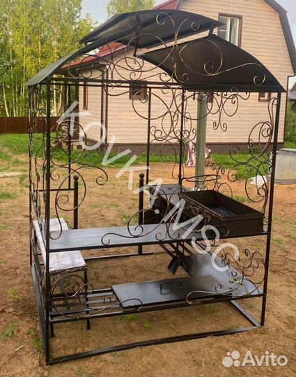 Мангал с крышей
