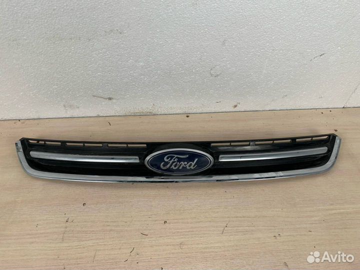 Решетка радиатора верхняя Ford Kuga 2 CBS 2015