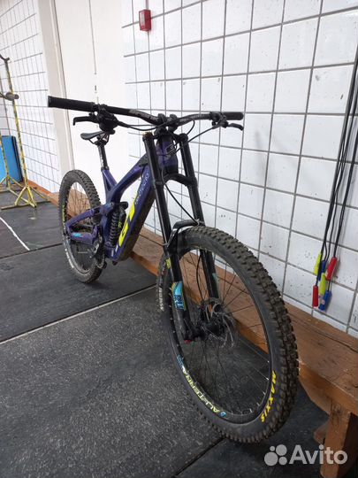 Спортивный велосипед для даунхилла GT