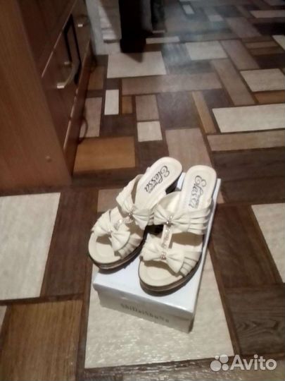 Шлепанцы женские 36 размер