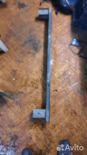 Nissan x trail t30. Усилитель бампера