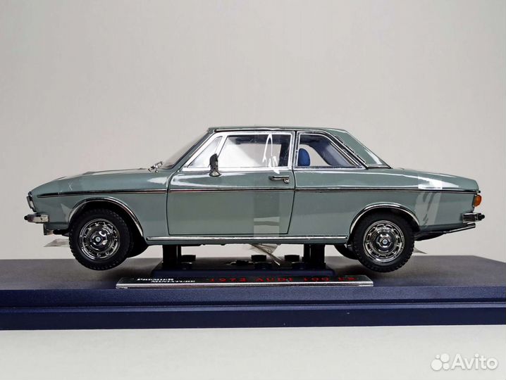 Audi 100 C1 2-Turer LS Automatik 1:18 Signature