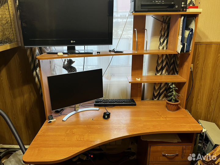 Компьютерный стол