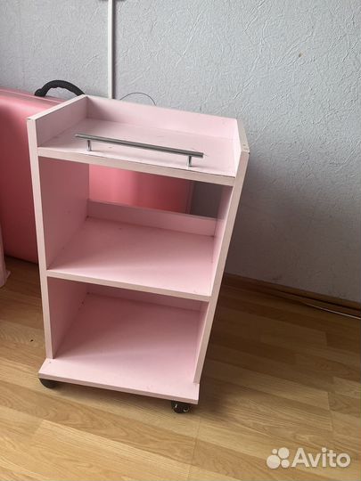 Этажерка на колесиках