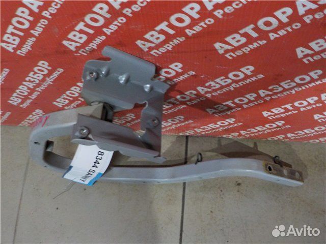 Петля багажника правая Nissan Sunny N16 QG15DE