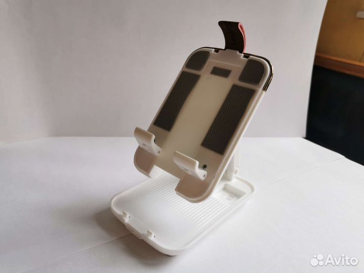 Подставка для телефона с золотой вставкой