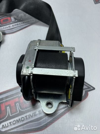 Ремень безопасности правый Skoda Yeti 2012