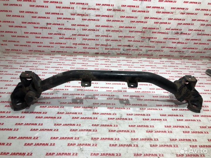 Балка поперечная Mitsubishi Delica PD6W 6G72 2002