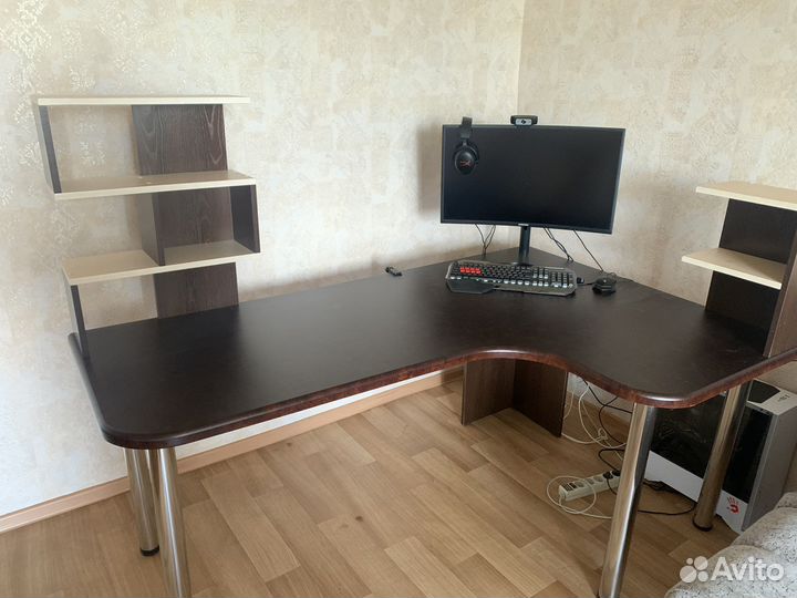 Компьютерный стол