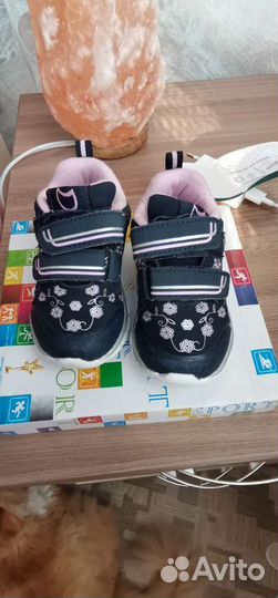 Кроссовки на девочку