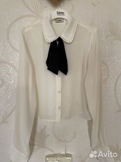 Укороченная блуза прямого кроя со съемным бантом