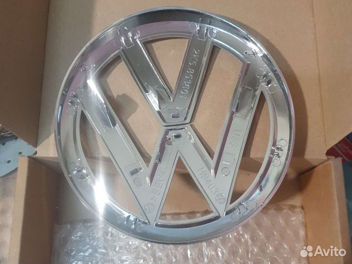 Эмблемма решетки радиатора volkswagen