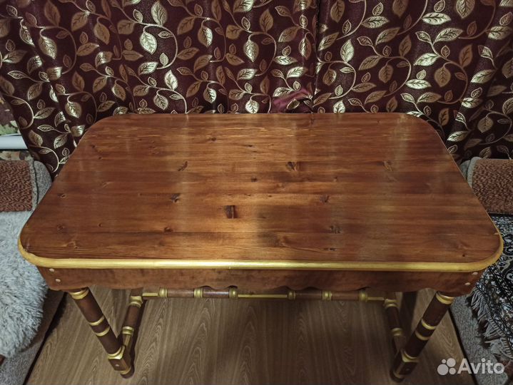 Стол бытовой деревянный