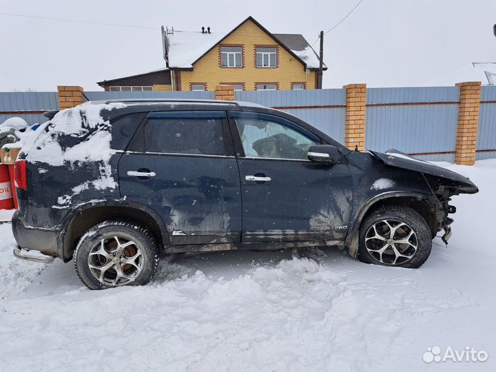 Kia Sorento 2.4 AT, 2012, битый, 200 000 км