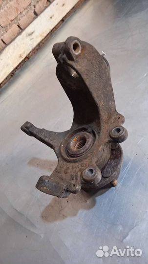 Кулак передний левый Ford Focus 2 2008