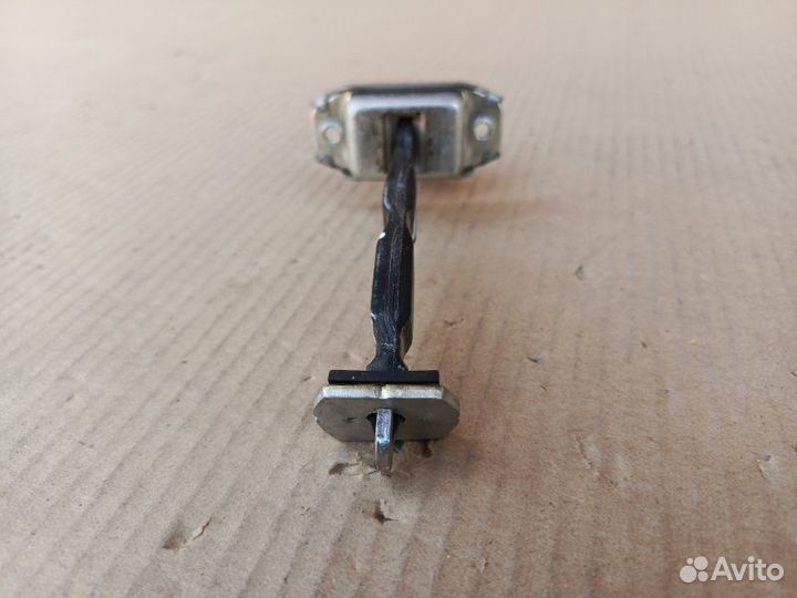 Ограничитель задней двери Nissan Qashqai J11