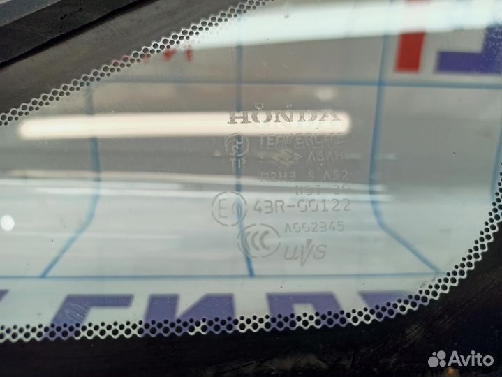 Стекло кузовное глухое правое Honda Civic 4D 8 733