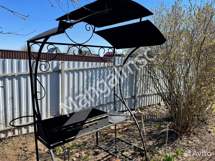 Мангал с крышей