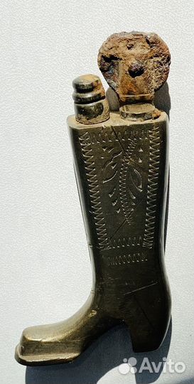 Старинная бензиновая зажигалка Сапог