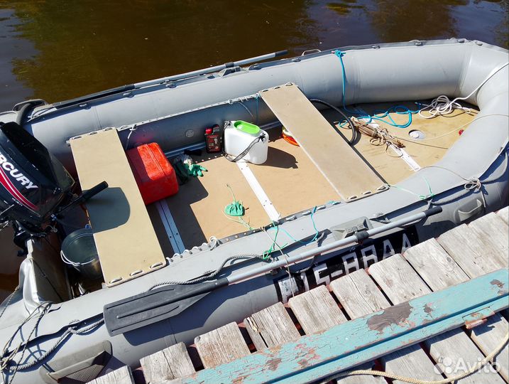 Лодка с мотором