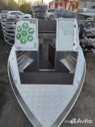 Неман 400, открытый носовой кокпит