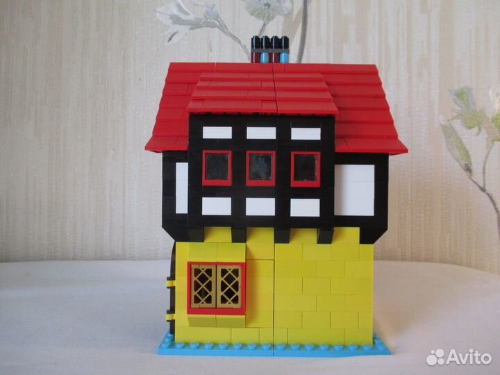 Lego Лего Средневековый дом с красной крышей