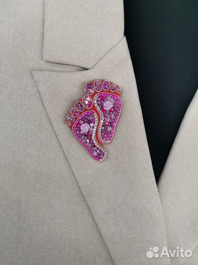 Брошь ручной работы из бисера