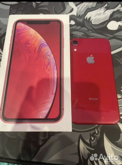 Телефон iPhone XR