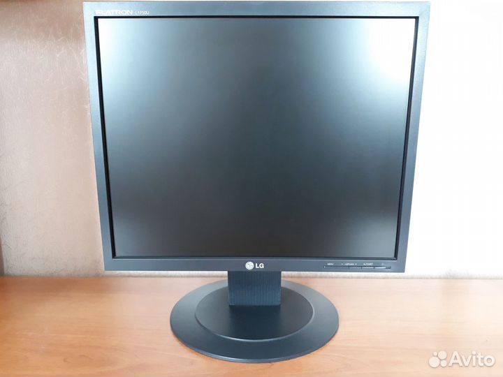 Монитор LG Flatron L1750U