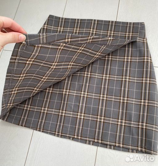 Юбка в клетку с вырезом обманкой