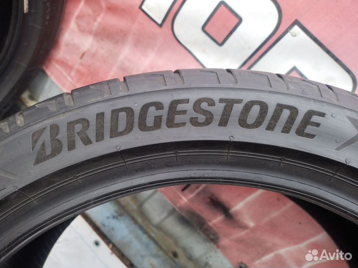 Bridgestone Potenza Sport 245/40 R19 и 275/35 R19