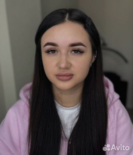 Модель на брови