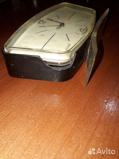 Часы будильник