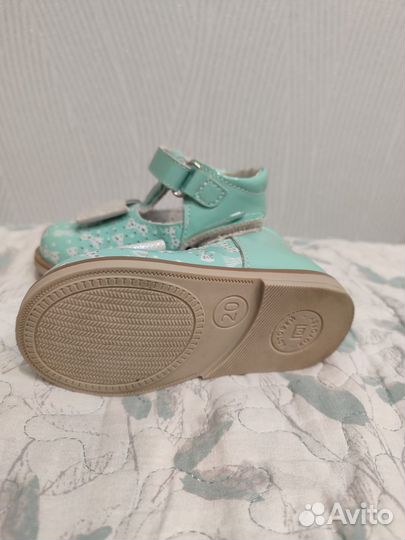 Детская обувь на девочку