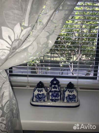 Солонка и перечница на подставке. Гжель. б/у