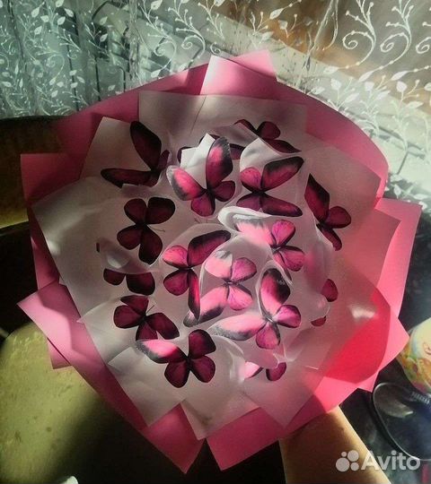 Нежный светящийся букет из бабочек