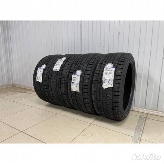 Triangle Snowlink TWT02 255/45 R18