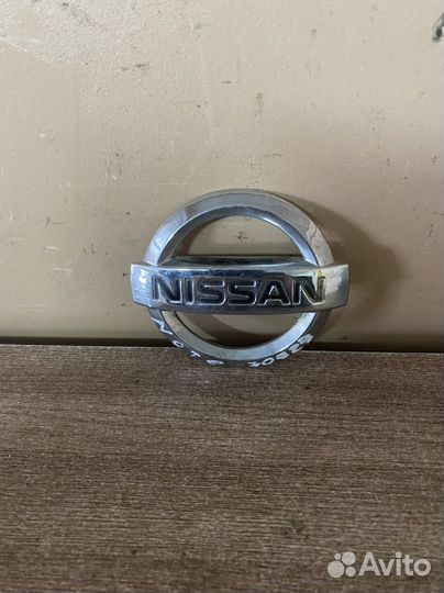 Эмблема крышки багажника Nissan Note (E11)