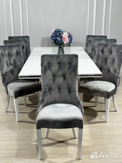 Стол и стулья