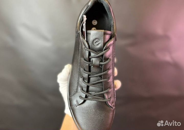 Кроссовки Ecco стильные