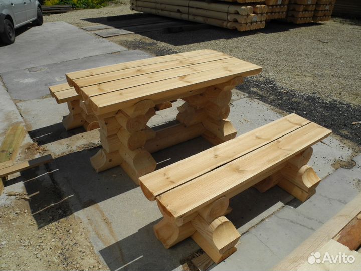 Сруб стола из оцилиндрованного бревна