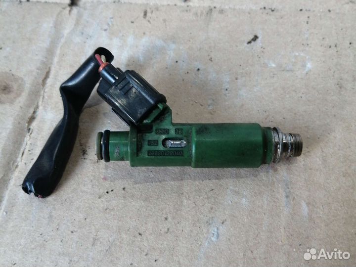 Форсунка топливная Toyota Avensis, 1.8, 1zzfe