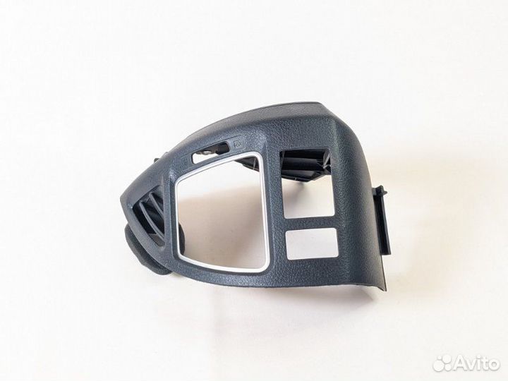 Накладка правая Nissan Serena C26 MR20 2013