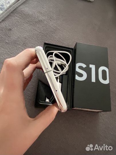 Samsung Galaxy S10, 8/128 ГБ