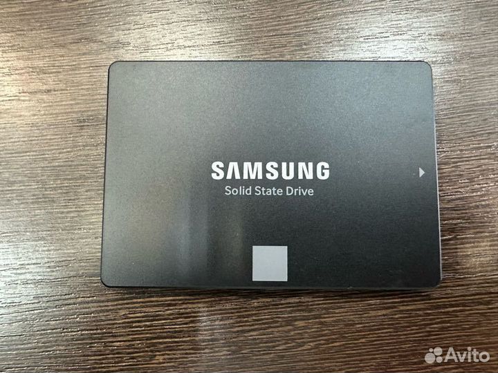 Твердотельный накопитель Samsung 1TB 2.5