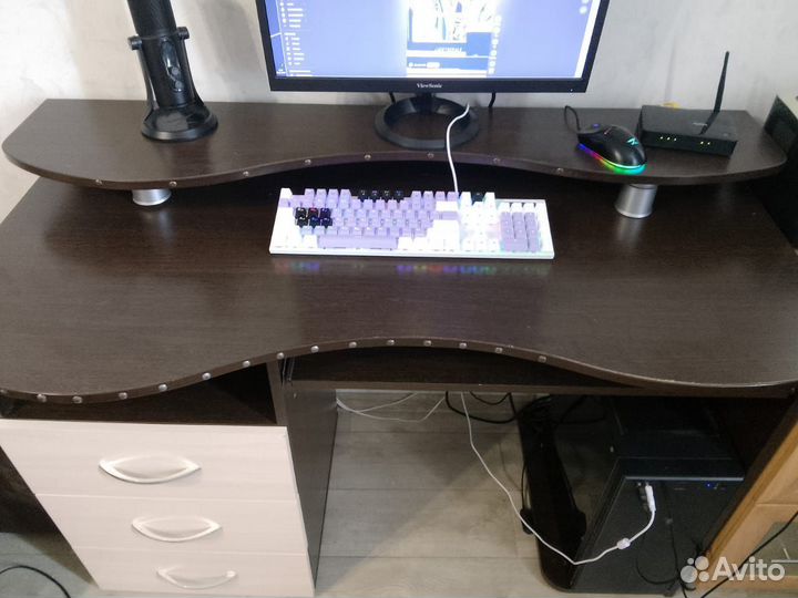 Компьютерный стол