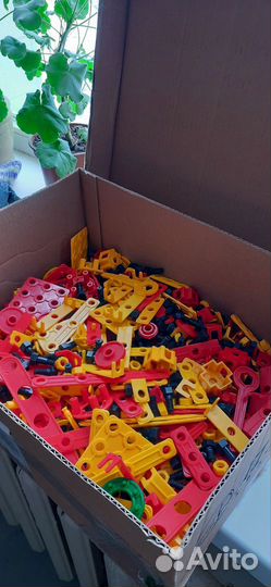 Конструктор 850 деталей 